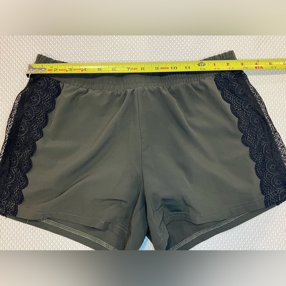 ✨FABLETICS XS black laced trim Army Green athletic shorts back pocket velcro - Picture 8 of 13